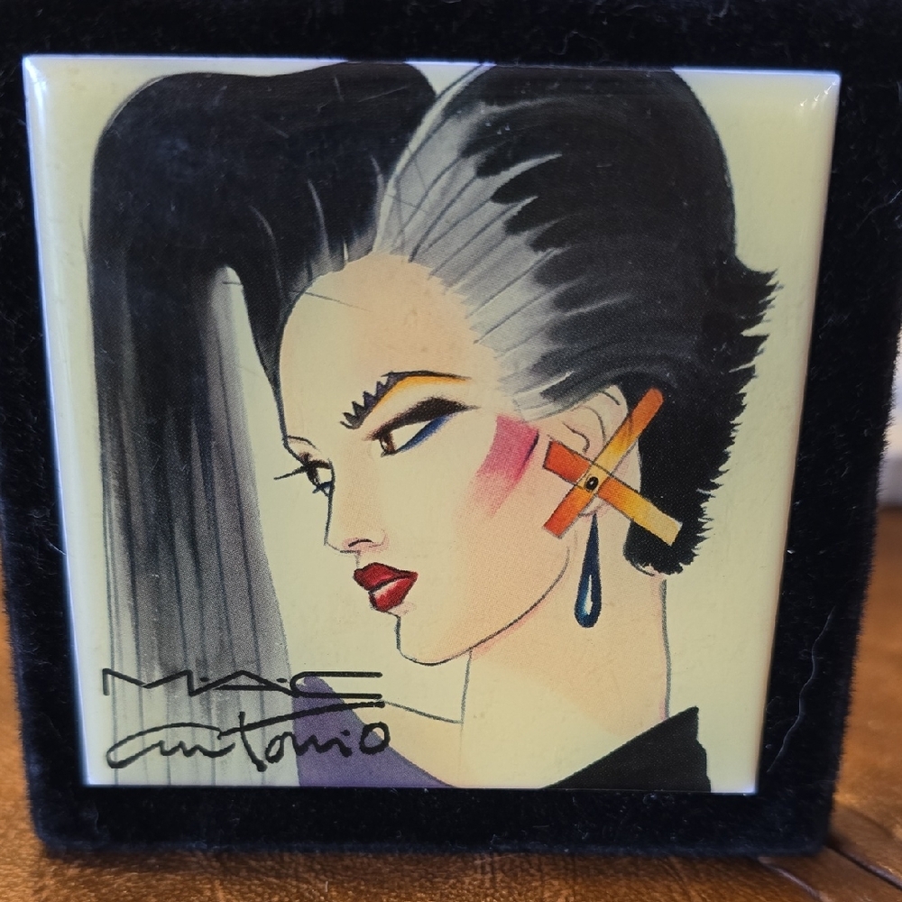 MAC Cosmetics Vintage Black Velvet Mirror Compact for Antonio Collection